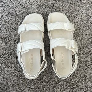 BEAUTIFUL Flat sandals